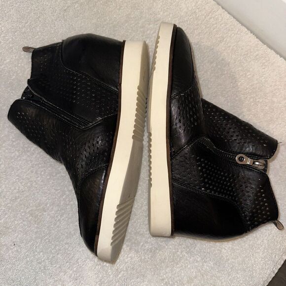 MI,IM "The Lamber" Black Perforated Double-Zip ‎ Wedge Booties Size 6.5 - Picture 3 of 6